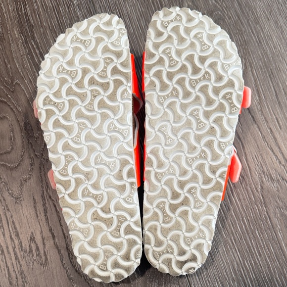 Birkenstock women’s Orange Sandals with Buckles - Picture 4 of 4